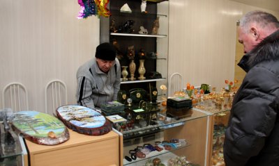 Предприниматели с рынка у Кунгурской ледяной пещеры переехали в новый торговый центр Предприниматели с рынка у Кунгурской ледяной пещеры переехали в новый торговый центр