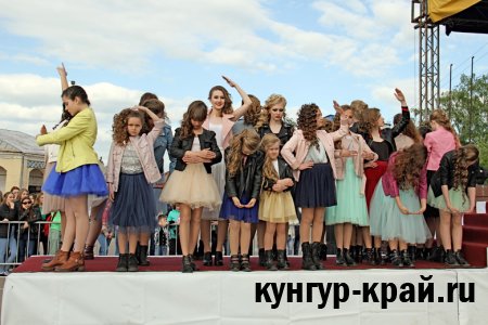 FASHION DANCE SHOW        10 
