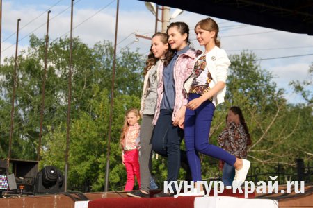 FASHION DANCE SHOW        10 