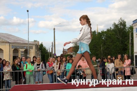 FASHION DANCE SHOW        10 