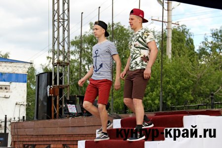 FASHION DANCE SHOW        10 