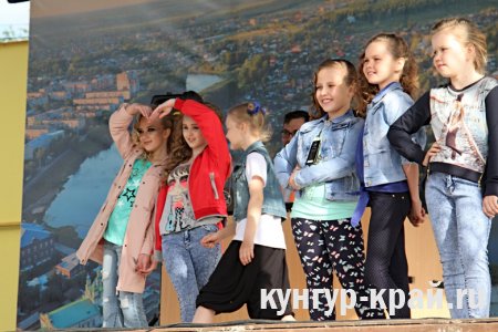 FASHION DANCE SHOW        10 