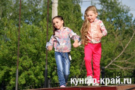FASHION DANCE SHOW        10 
