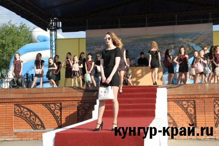 FASHION DANCE SHOW        10 