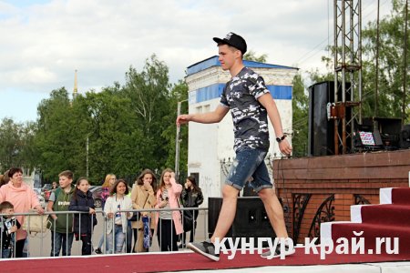 FASHION DANCE SHOW        10 