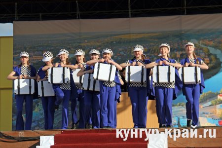 FASHION DANCE SHOW        10 