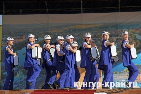 FASHION DANCE SHOW        10 